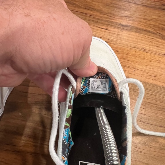 Converse White and Red Low-Top Sneakers - Picture 9 of 9